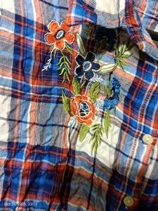 Plaid Top with Floral Embroidered 🌺