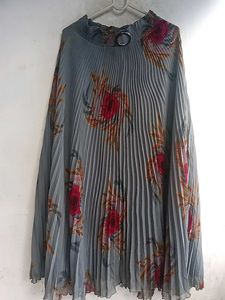 Elegant Grey Pleated Floral Long Skirt 🌹🪨