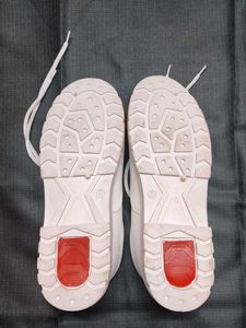 Hitshot School Shoes - Size 8