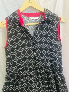 Black &amp; Pink Sleeveless Dress with Front Slit – M