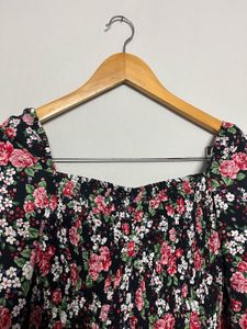 Floral Print Smocked Crop Top🌸