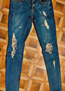 🎀 Distressed Jeans 👖