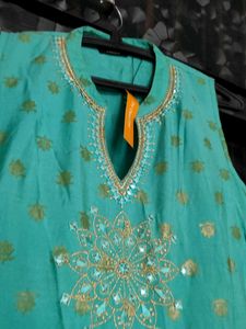 Elegant Green Embroidered Kurta