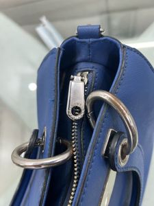 Women’s DKNY BAG LIKE NEW