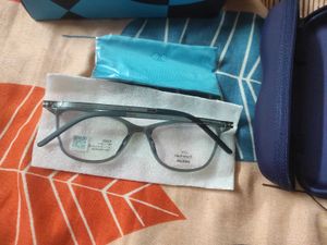 Lenskart Air Essentials Cat Eyeglasses
