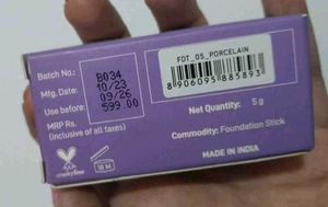 MyGlamm POSE HD Foundation