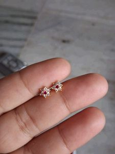 Beautiful New Shaining Stone Studs 22crt