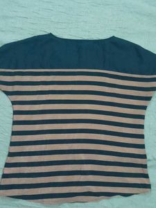 Van Heusen Top in New condition for sale.