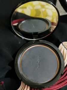 FACES CANADA MATTE COMPACT