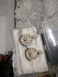 Very Beautiful Black Earing Absolutely New