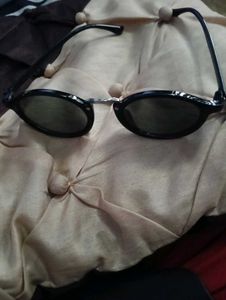 Black Retro Sunglasses