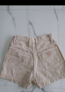 Guess Creamy High Waisted Shorts ❤️