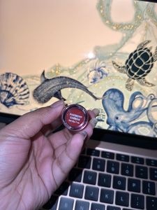Nykaa Lip Glaze oil in Raspberry Ganache