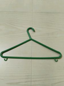 Pack Of 4 Plastic Hangers