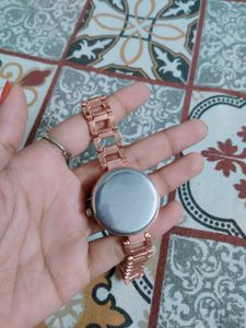 Women&#39;s Rosegold Watch ⌚