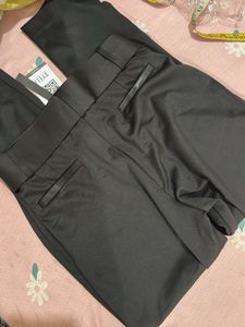 Chic Black Belted Trousers