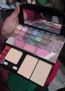 Eyepaletes For Womens Woth Compact Powder Plates