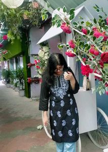 Elegant Black Embroidered Kurta
