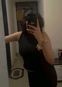 Black Sleeveless Tops