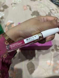 VICTORIA’SECRET LIP PLUMPING GLOSS