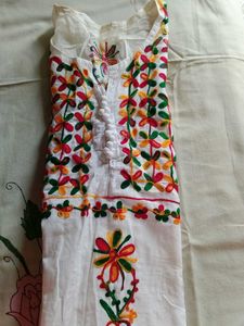 Floral Embroidered White Kurta