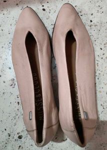 Nude Pointed Bellies