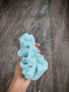 FLUFFY SCRUNCHIE +1 FREE SCRUNCHIEe😍