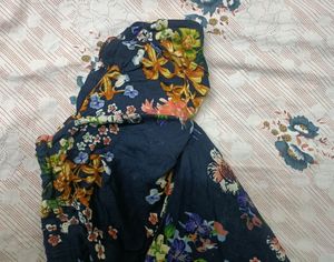 Floral pant with stretchable waist.