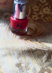Red Nail paint
