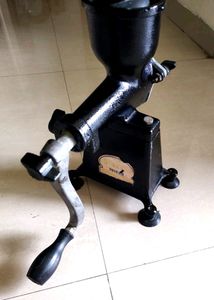 Black Aluminium Manual Juicer (Hand Juicer)