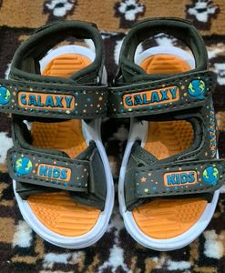 Almost new Kids infant Sandals in size 5