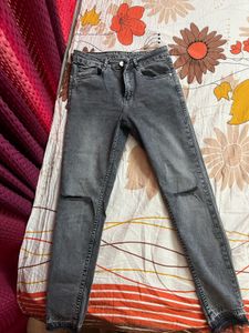 Combo Offer 🤩 Two Jeans and One Cargo Pants