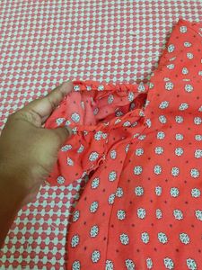 Cold Shoulder Tomato 🍅 Red Top 🎈🎈✨✨✨