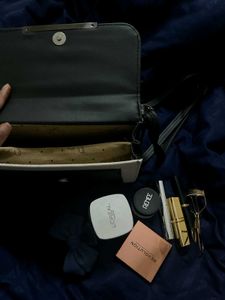 Crossbody Bag 💢only not the makeup stuff