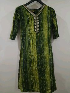 Green Embellished Kurta With Pant