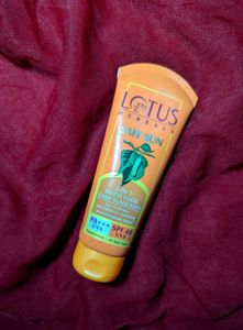 Lotus Herbals Safe Sun SPF 40