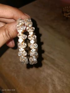 Purl Embroided On The Golden Plate Earrings