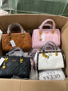 GUESS SHOWROOM QUALITY HANDBAG 12aa QUALIT