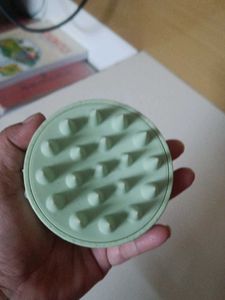 Garnier Massage Comb