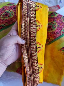 Multicolored Saree With Contrast Blouse Piece