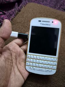 Blackberry Q10 Special Edition Gold