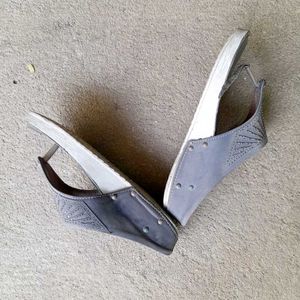 Tanya&#39;s Grey Embellished Sandals