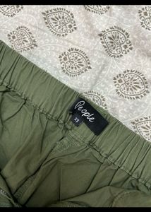 People green cargo joggers with 4 pockets