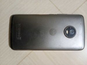 2 Mobiles Moto G5 Plus and E4 Play