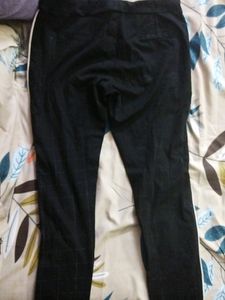 black jeggings with white stripes, stretchible recommended size:34