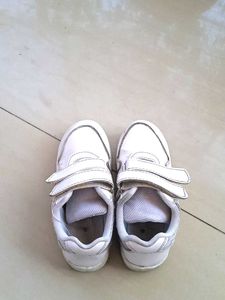 Cute White Sneakers size 12
