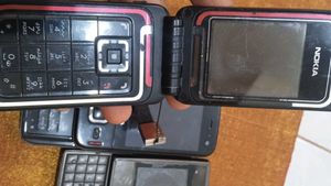 Combo 3 Nokia mobiles