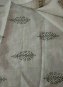 Xxl White Paisley embroidered Neck Printed Kurti