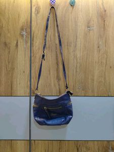 Chic Blue Guess Crossbody Bag✨