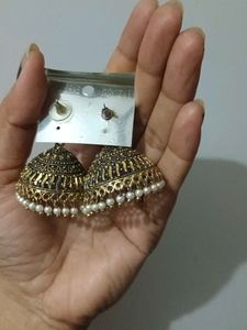 Black+Gold Color Jhumka